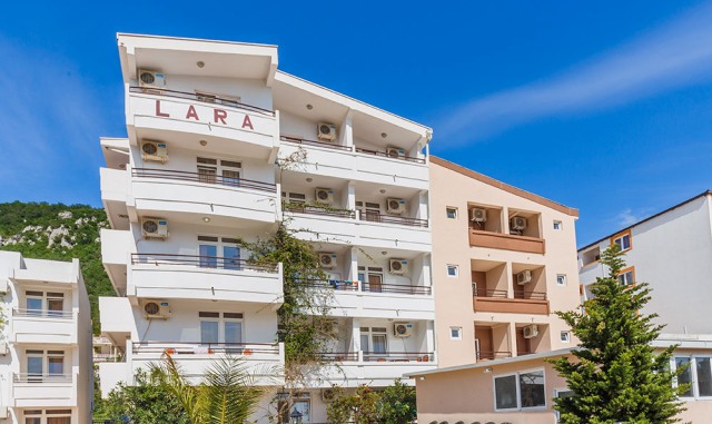 Aparthotel LARA
