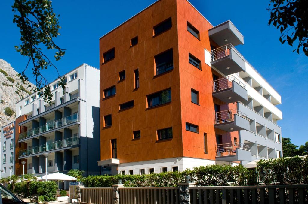 Hotel PLAŽA - Омиш